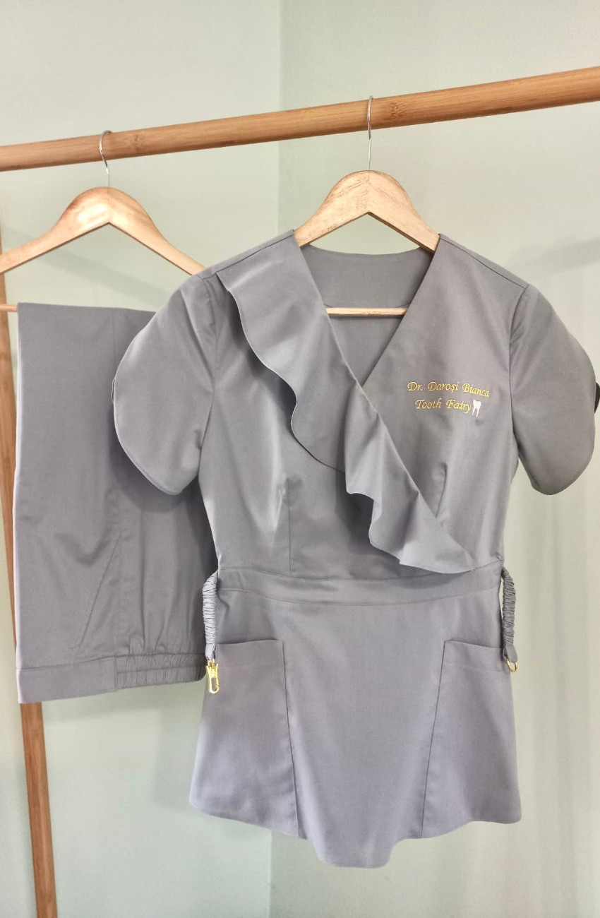 Bluza medicala eleganta volane gri