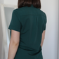 Spate bluză medicală Healium cu pliu central pentru libertate de mișcare, material elastic stretch, design modern.