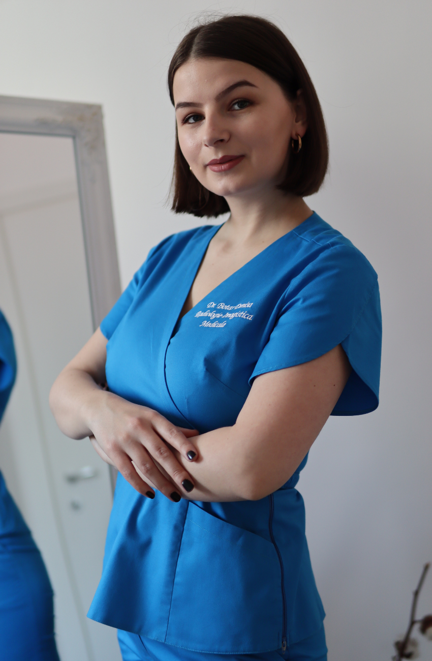 Bluza medicala eleganta Daisy culoarea albastru cu maneca tip lalea.