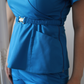 Detaliu feronerie premium la bluza Daisy, realizată pe măsurile tale în atelierul DR. BLA SCRUBS.
