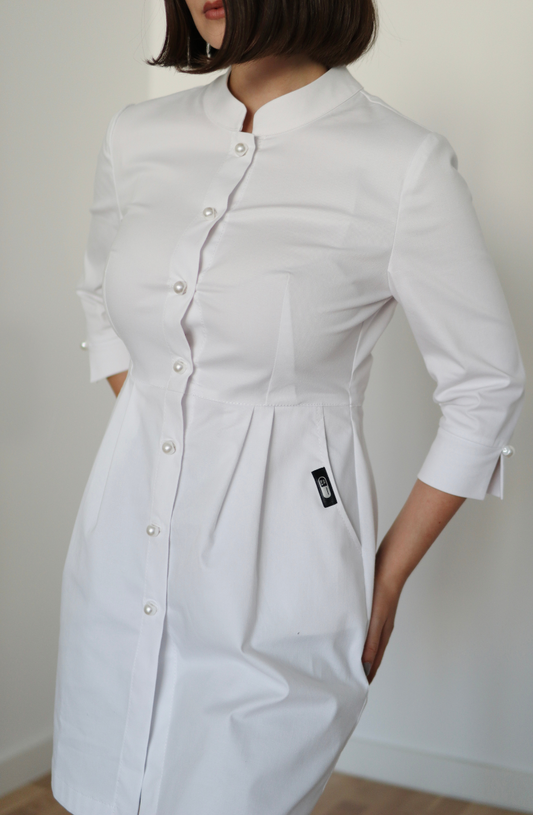 Halat medical elegant de dama model Iris cu nasturi tip perla, DR. BLA SCRUBS.