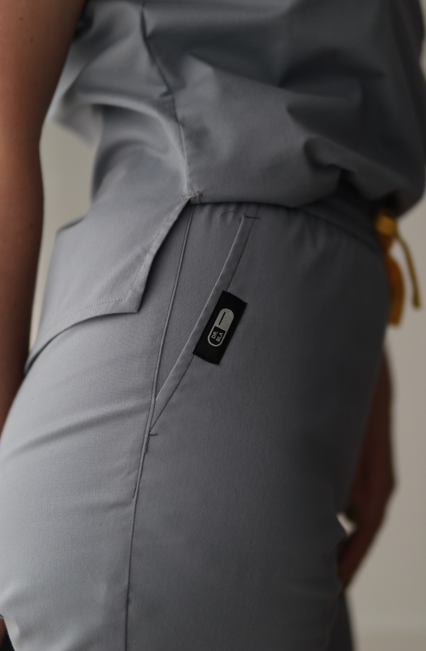 Pantaloni medicali cu elastic în talie și șnur colorat, croi conic, DR. BLA SCRUBS.