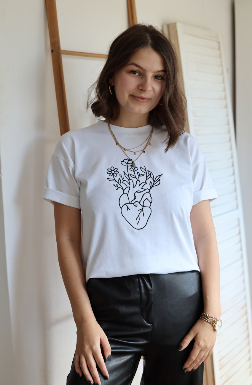 Tricou bumbac alb maneci indoite brodat Basic