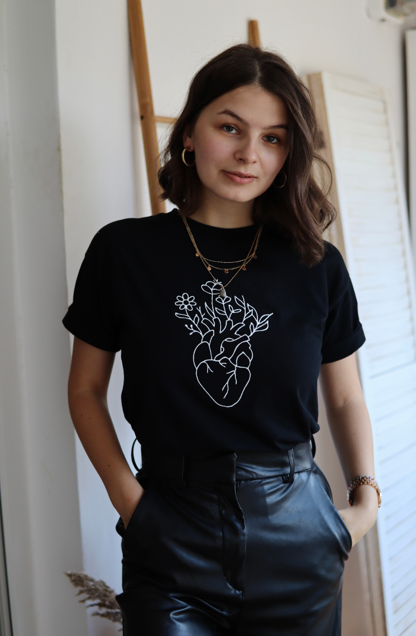 Tricou bumbac negru premium model Basic cu mâneci îndoite și broderie medicală, DR. BLA SCRUBS.